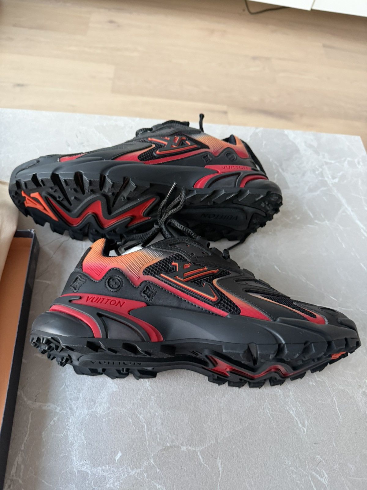 Louis Vuitton Louis vuitton tactic size 5 Size US 5 / EU 37 - 8 Thumbnail