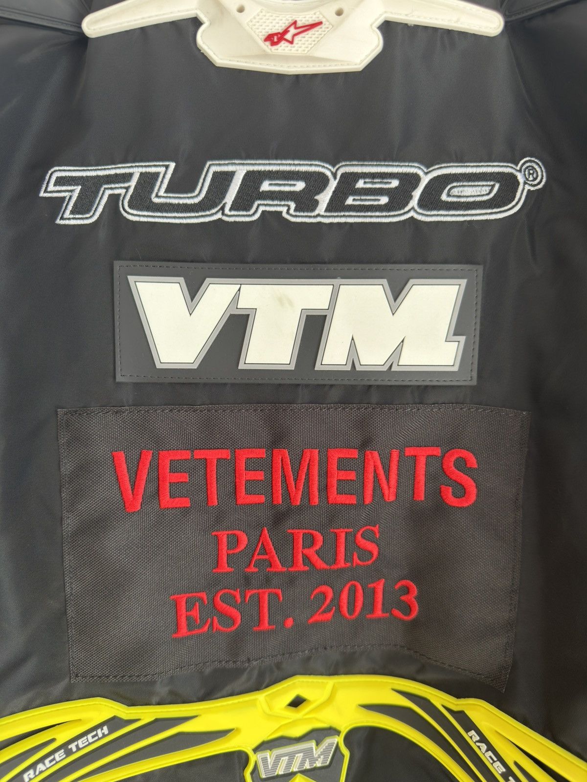 Alpha Industries × Vetements VETEMENTS X ALPHA INDUSTRIES ‘RACING’ PATCHED BOMBER Size US S / EU 44-46 / 1 - 6 Thumbnail