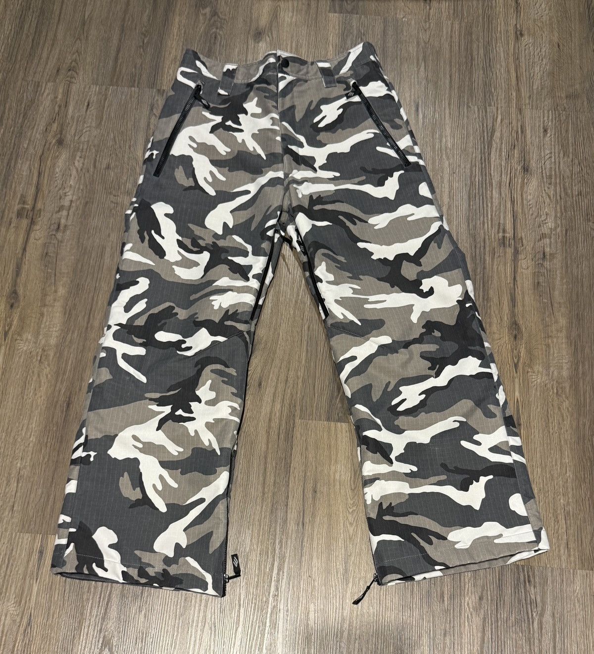 Balenciaga Balenciaga snow Camo Cargo Pants | Grailed
