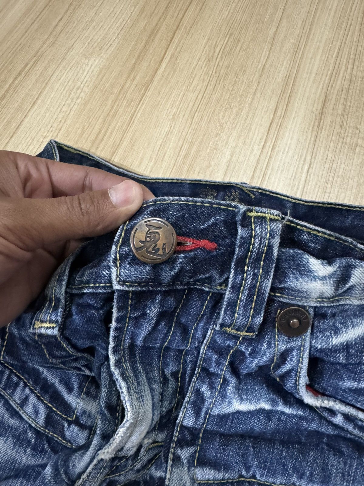 Japanese Brand ONIRAI DISTRESSED BLUE WASH AND UNIQUE FADING PATTERN JEANS Size US 29 - 3 Thumbnail