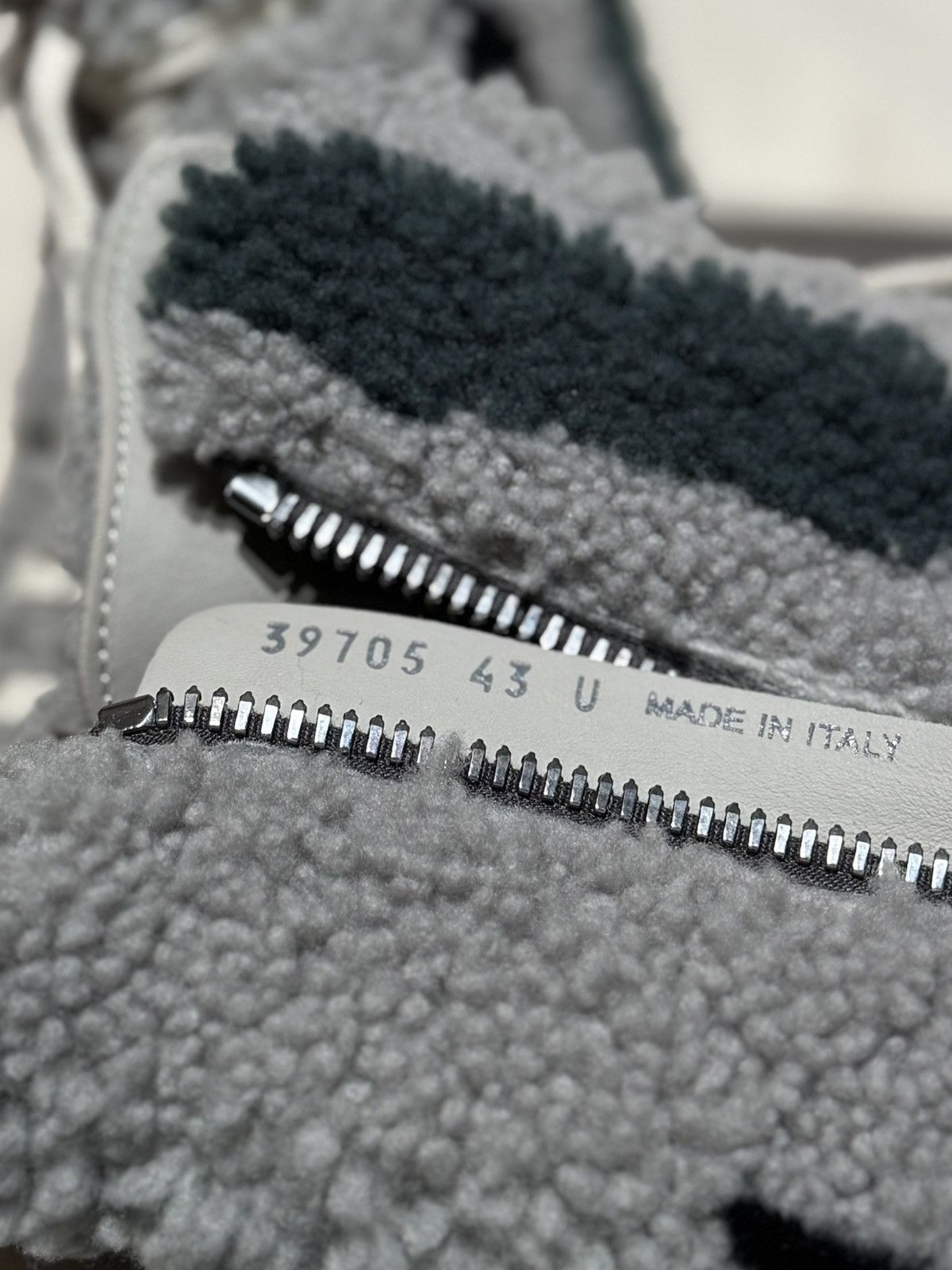 Rick Owens MAINLINE PEARL / MILK SHEARLING STROBE 43 10US GRAY Size US 10 / EU 43 - 7 Thumbnail