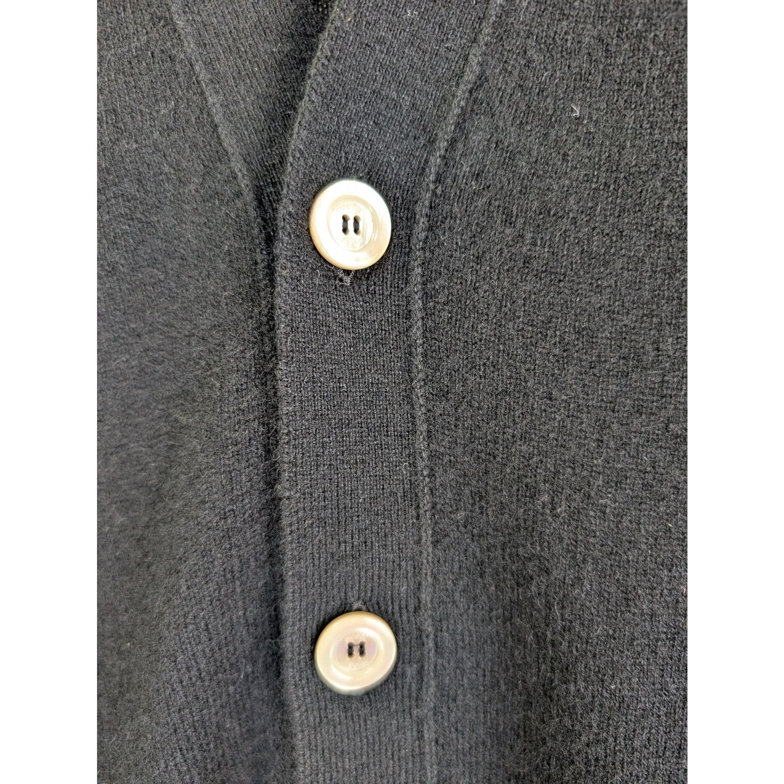 Gucci o1rshd1 100% Cashmere Cardigan Sweater With Logo in Black Size US S / EU 44-46 / 1 - 7 Thumbnail