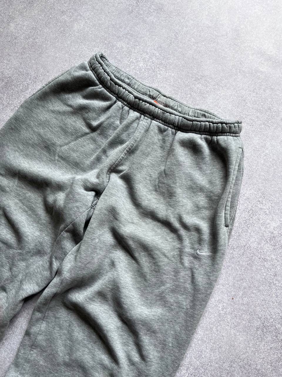 Nike × Vintage Vintage Nike Swoosh Baggy Sweatpants Y2K S Size US 31 - 2 Thumbnail