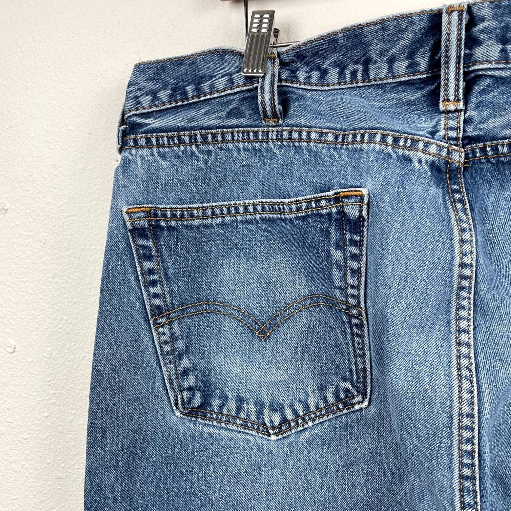 Levi's VINTAGE Levis 505 Jeans Shirt? Levi's 505 Regular Fit 5-Pocket Denim Blue Medium Wash 38x32 38x30 Inseam 32 5-Pocket Design Mens Jeans Size US 38 / EU 54 - 2 Thumbnail
