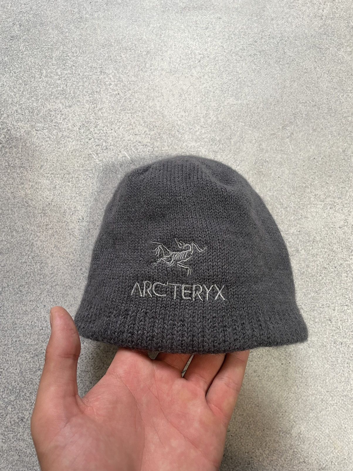 y2k vintage ARC'TERYX ビーニー Vintage Arcteryx Knit Beanie Hat with Dinosaur Logo