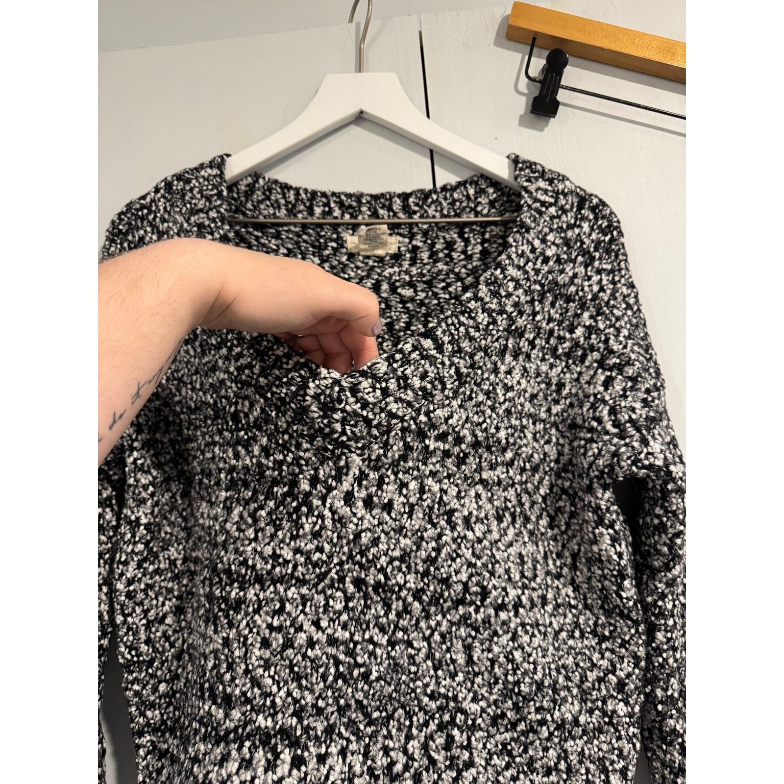Other Yes Lola Womens V-Neck Sweater Size Medium Size M / US 6-8 / IT 42-44 - 2 Thumbnail
