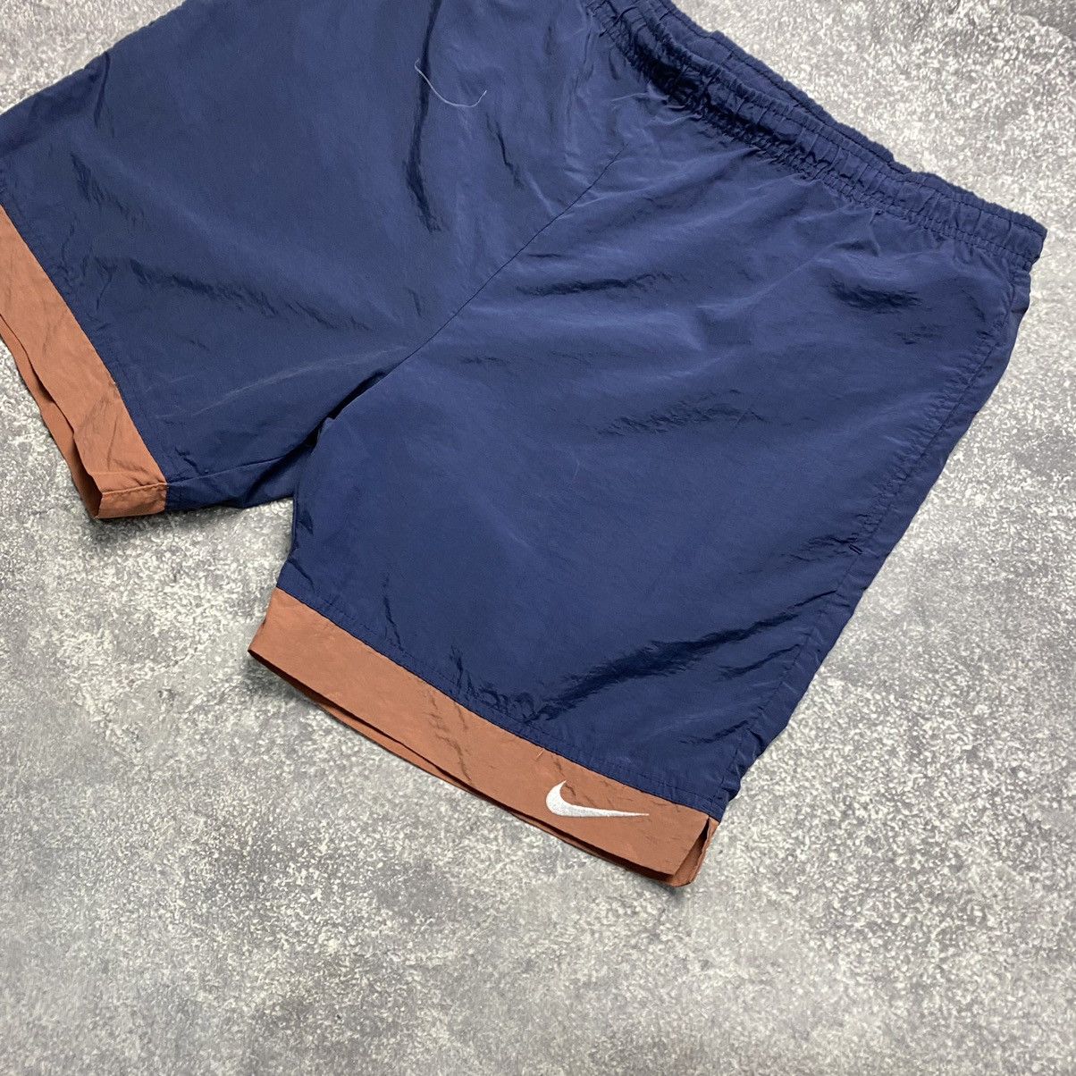 Vintage Vintage Nike Small Logo 90’s Swoosh y2k rare shorts Size US 34 / EU 50 - 3 Thumbnail