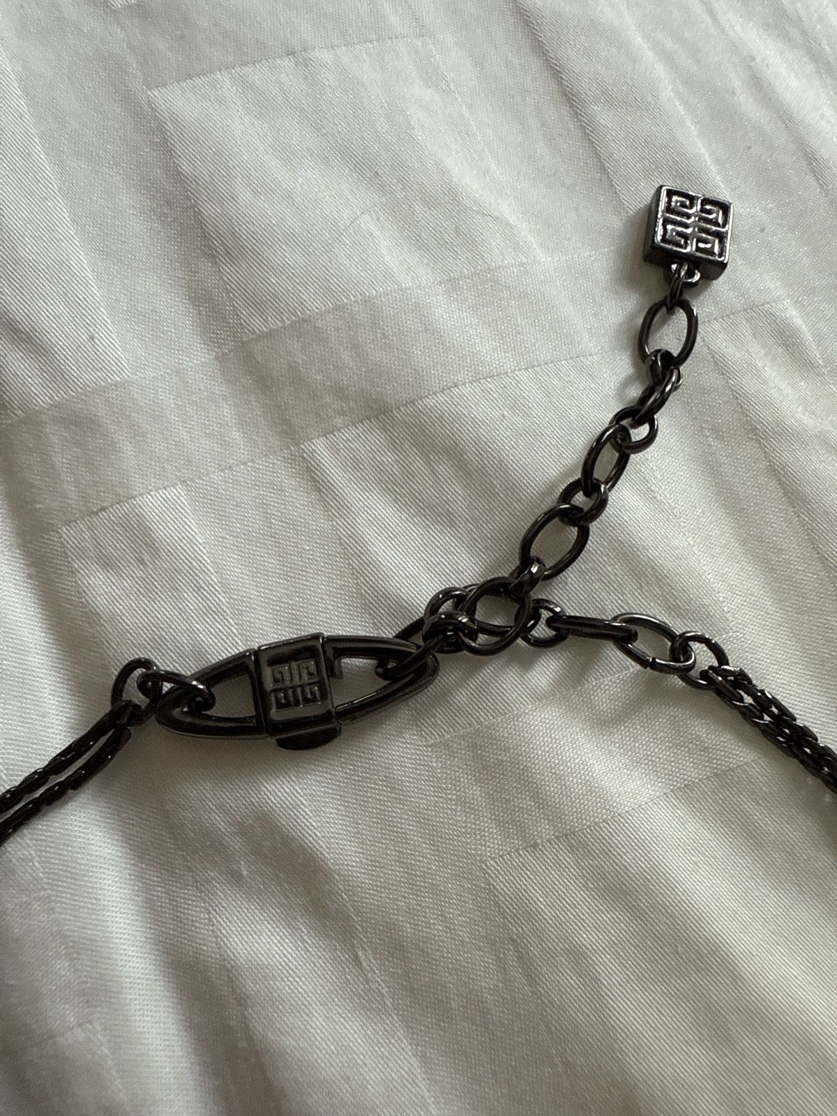 Givenchy Beautiful authentic necklace Size ONE SIZE - 4 Thumbnail