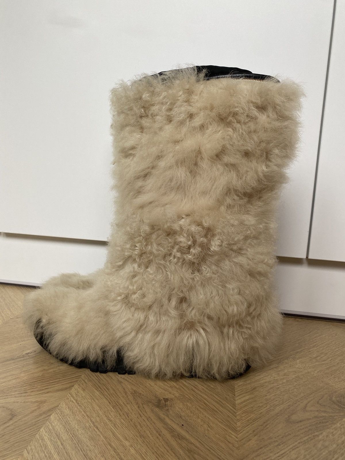 Prada × Vintage Prada Yeti sheep Fur Rare Snow Boots shearling beige Size US 7.5 / IT 37.5 - 2 Thumbnail