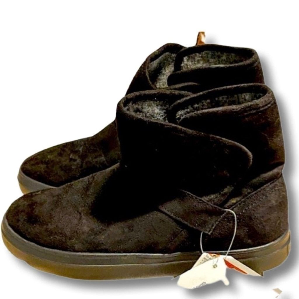 Crocs WOMEN’S CROC Synthetic Suede Lodgepoint Booties Size 5. Size US 5 / IT 35 - 10 Thumbnail