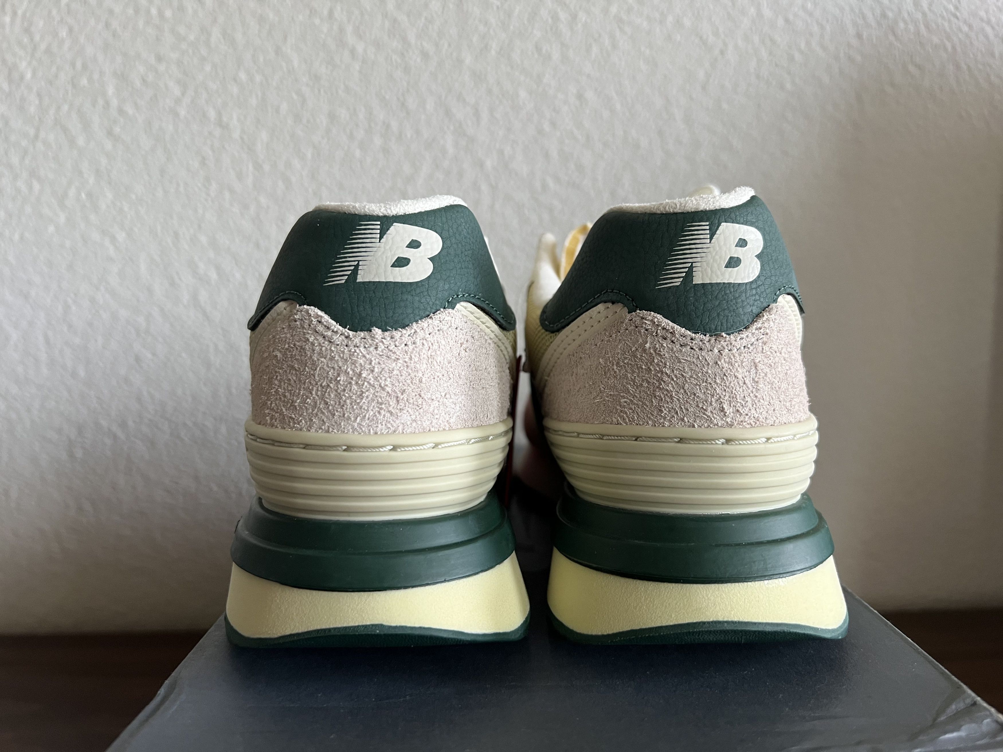 New Balance New Balance Cream & Green 574 Sneakers Size US 5.5 / EU 38 - 2 Thumbnail