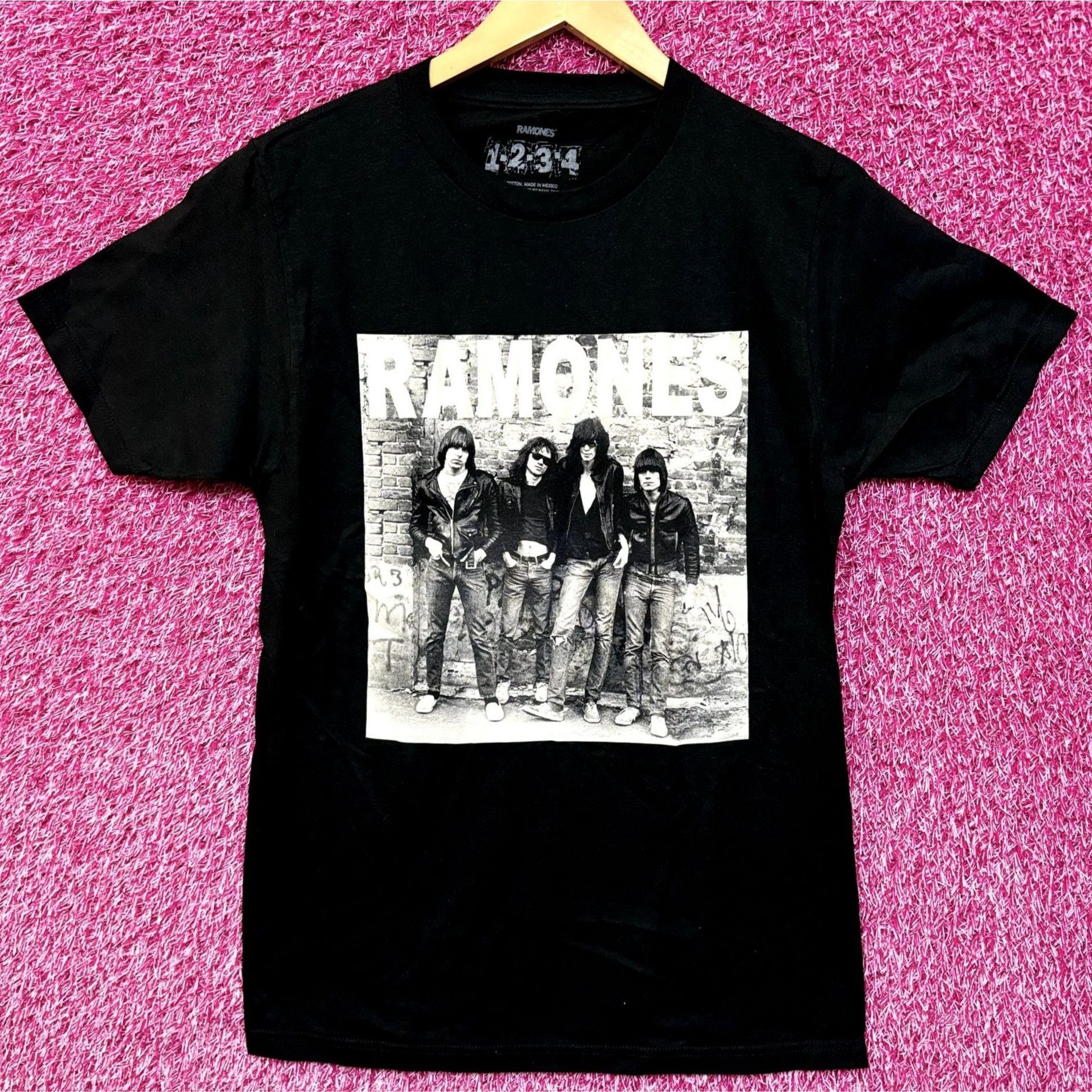 Band Tees The Ramones Self-Titled Album Cover Art Punk Rock Tee S Size US S / EU 44-46 / 1 - 1 Thumbnail