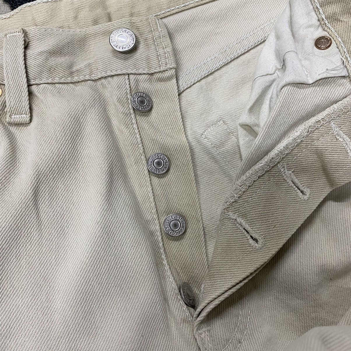 Levi's Vintage Clothing Vintage Levis 501xx Made in U.K Size US 30 / EU 46 - 10 Thumbnail
