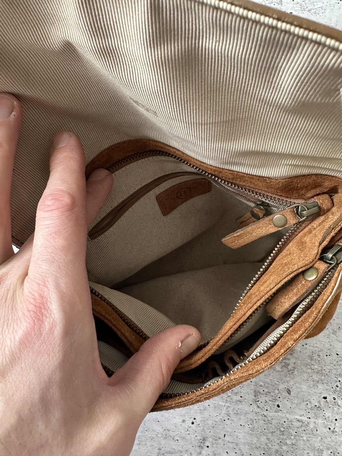Japanese Brand × Vintage Brown leather shoulder bag backpack with a boho vibe Size ONE SIZE - 12 Thumbnail