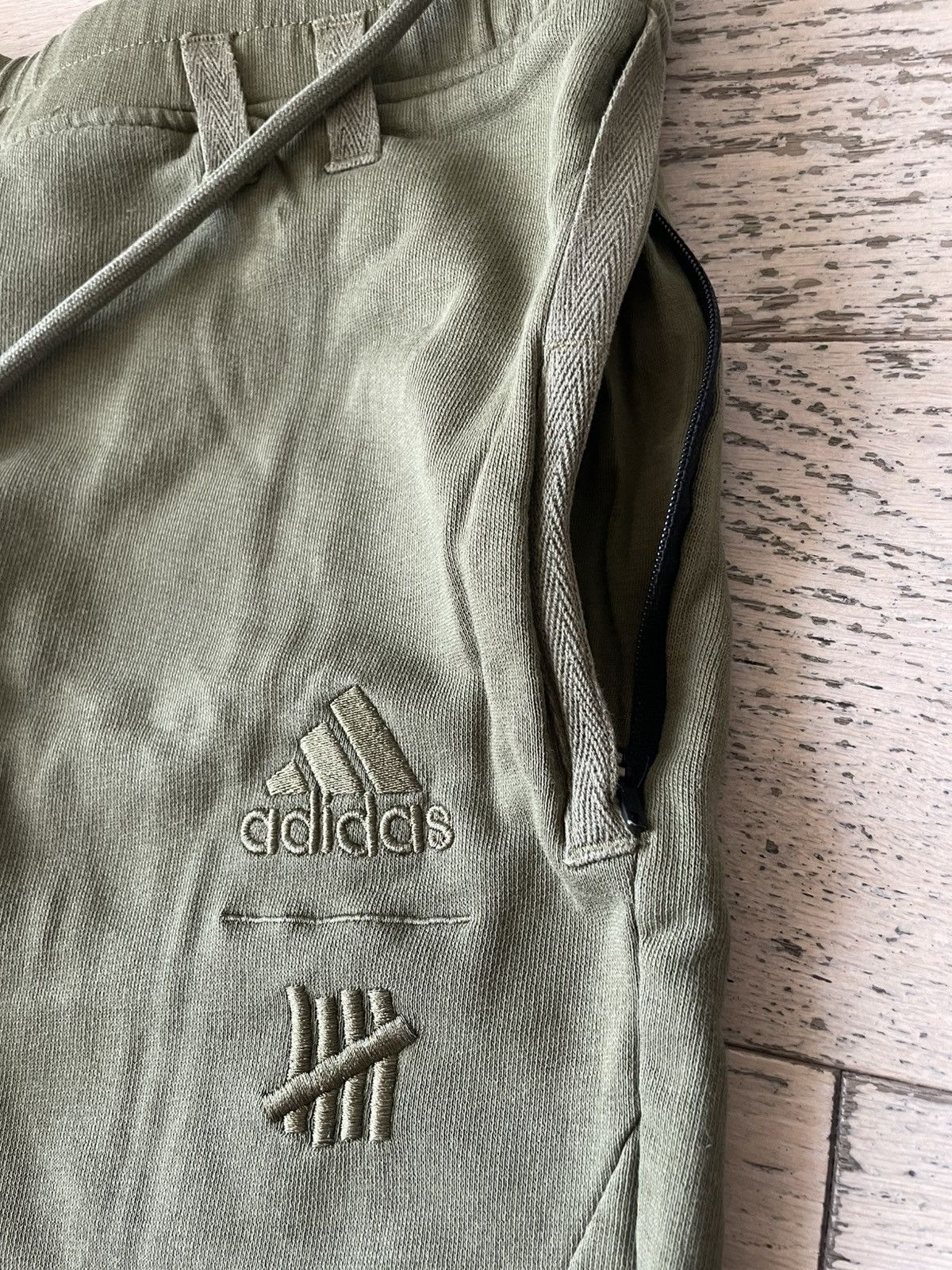 Adidas × Undefeated Adidas × Undefeated Green Track Joggers – Size S Size US 30 / EU 46 - 3 Thumbnail