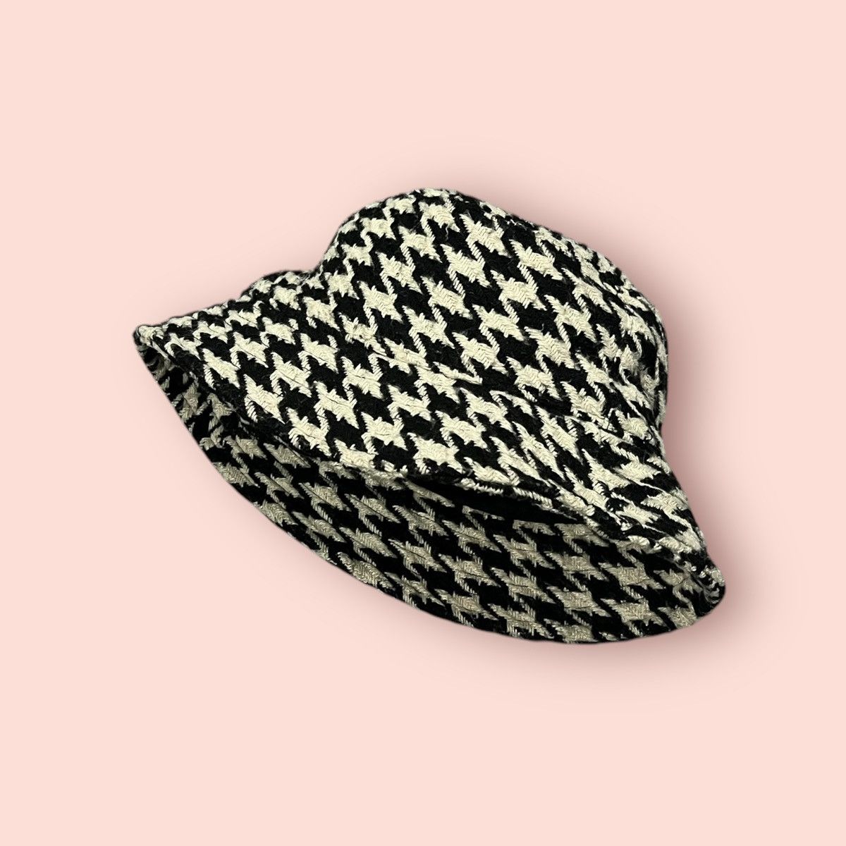 Edition Japan × H&M × L.O.G.G. VINTAGE H&M HOUNDSTOOTH BUCKET HAT Size ONE SIZE - 15 Thumbnail