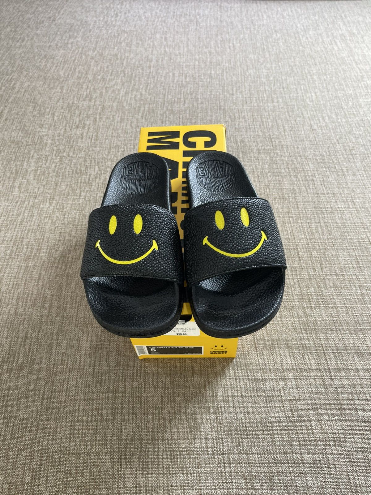 Market Chinatown Market Bball Smiley Slides Size US 5 / EU 37 - 1 Thumbnail