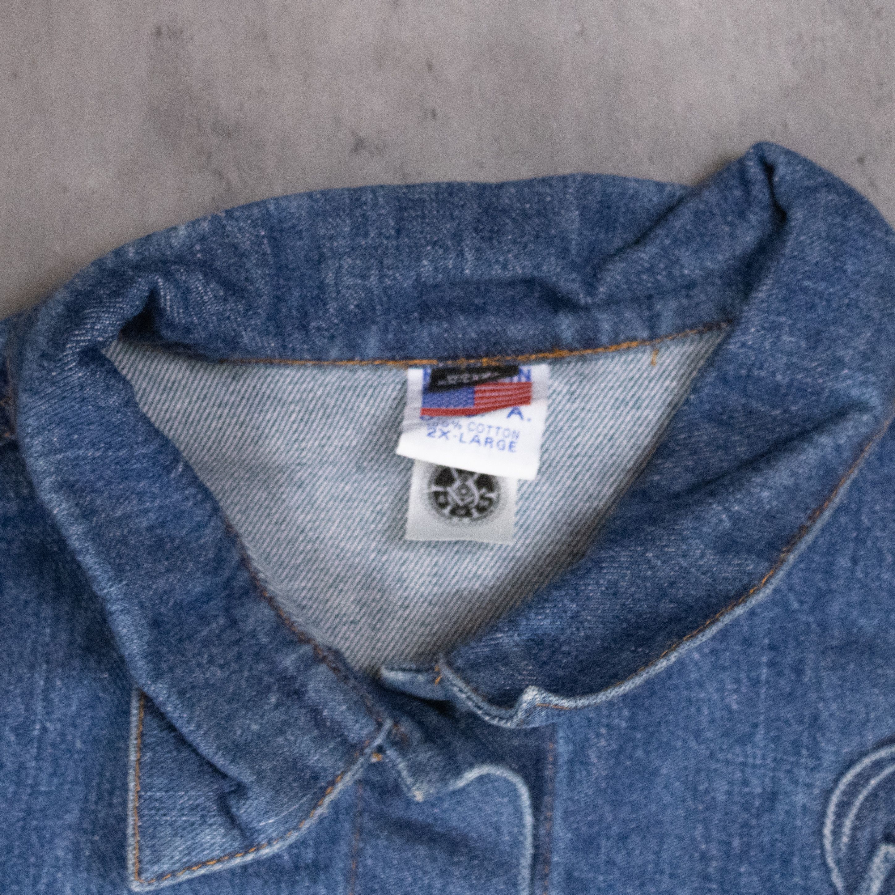 Vintage Vintage 1990s IAofM Embossed Indigo Oversize Jean Jacket Size US XL / EU 56 / 4 - 7 Thumbnail