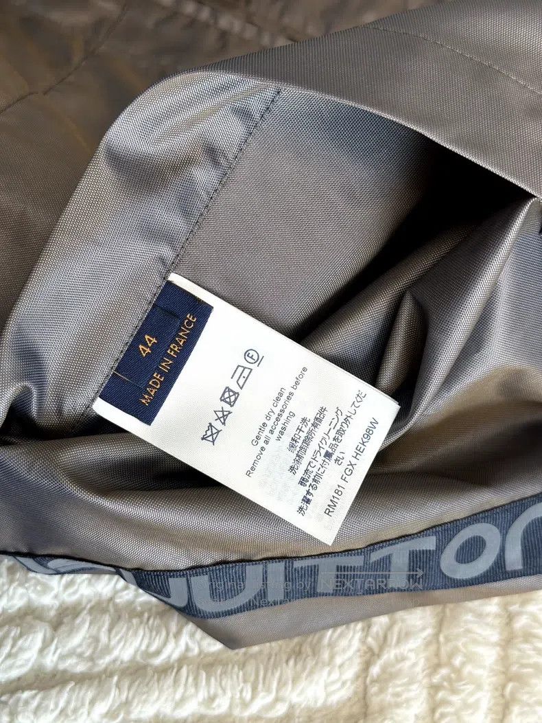 Louis Vuitton Louis Vuitton Show Style Windbreaker Jacket Size US S / EU 44-46 / 1 - 9 Thumbnail