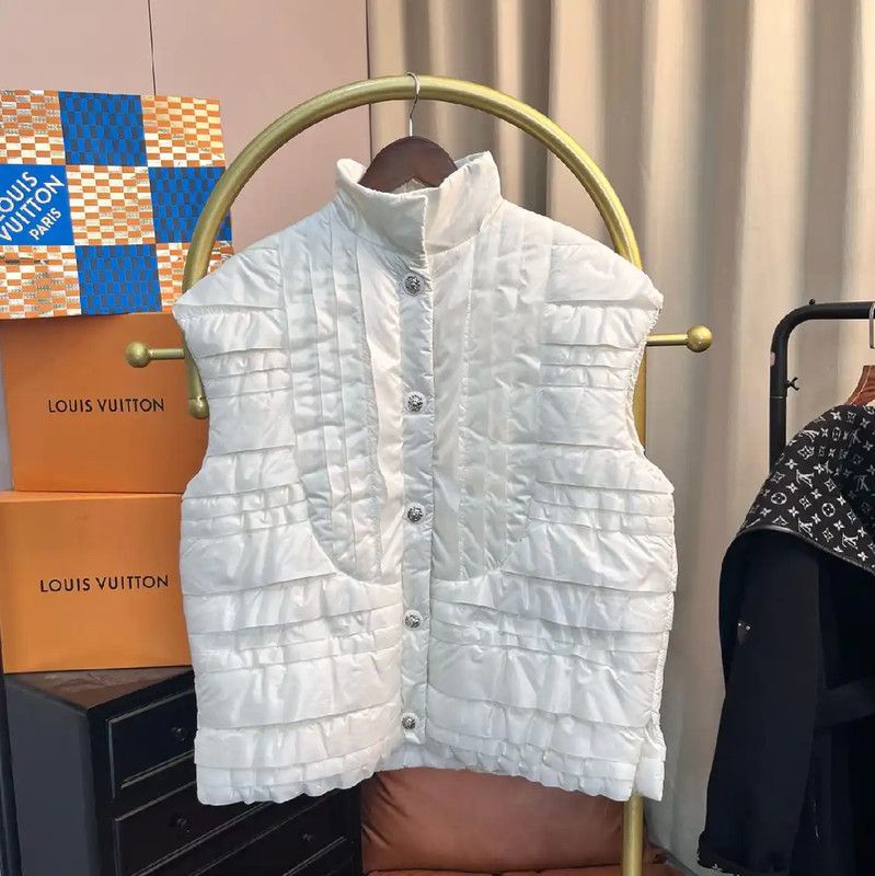 Chanel Chanel White Cotton Puffer Vest for Women 0089 Size M / US 6-8 / IT 42-44 - 1 Thumbnail