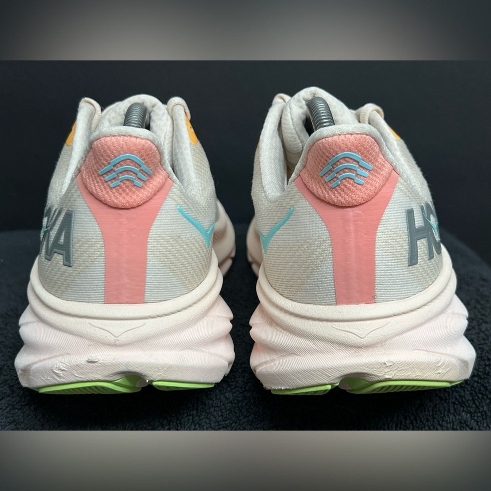 Hoka Hoka Women's Clifton 9 Shoes Vanilla/Astral SIZE 10 D WIDE Size US 10 / IT 40 - 6 Thumbnail