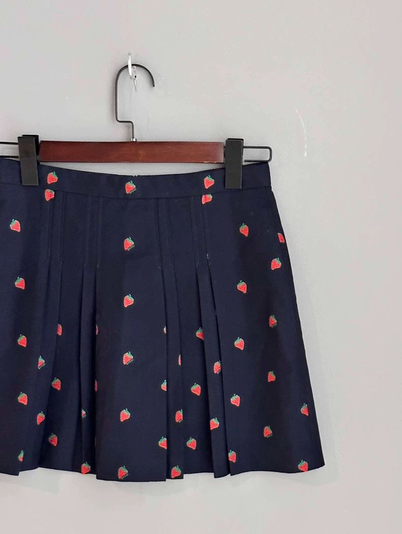 Gucci Gucci Size 12 Strawberry print skirt 2506-Nextarrow Size 22" - 2 Thumbnail