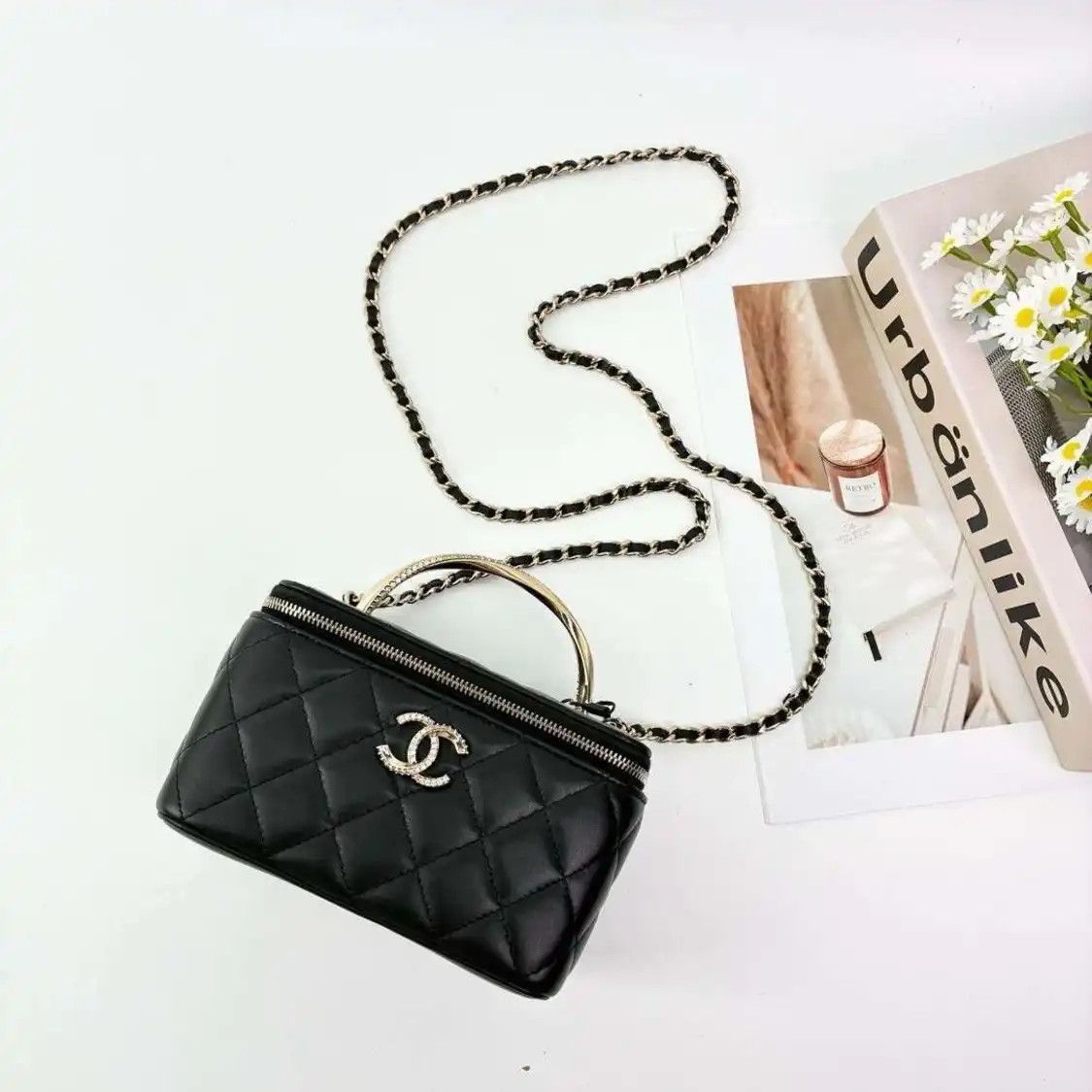 Chanel CHANEL box bag black sheepskin quilted shoulder bag gold hardware Size ONE SIZE - 1 Thumbnail