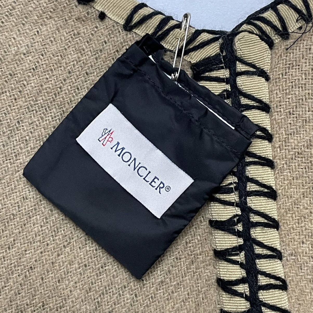 Moncler MONCLER MANTELLA Logo Wool Cape Poncho Size US L / EU 52-54 / 3 - 8 Thumbnail