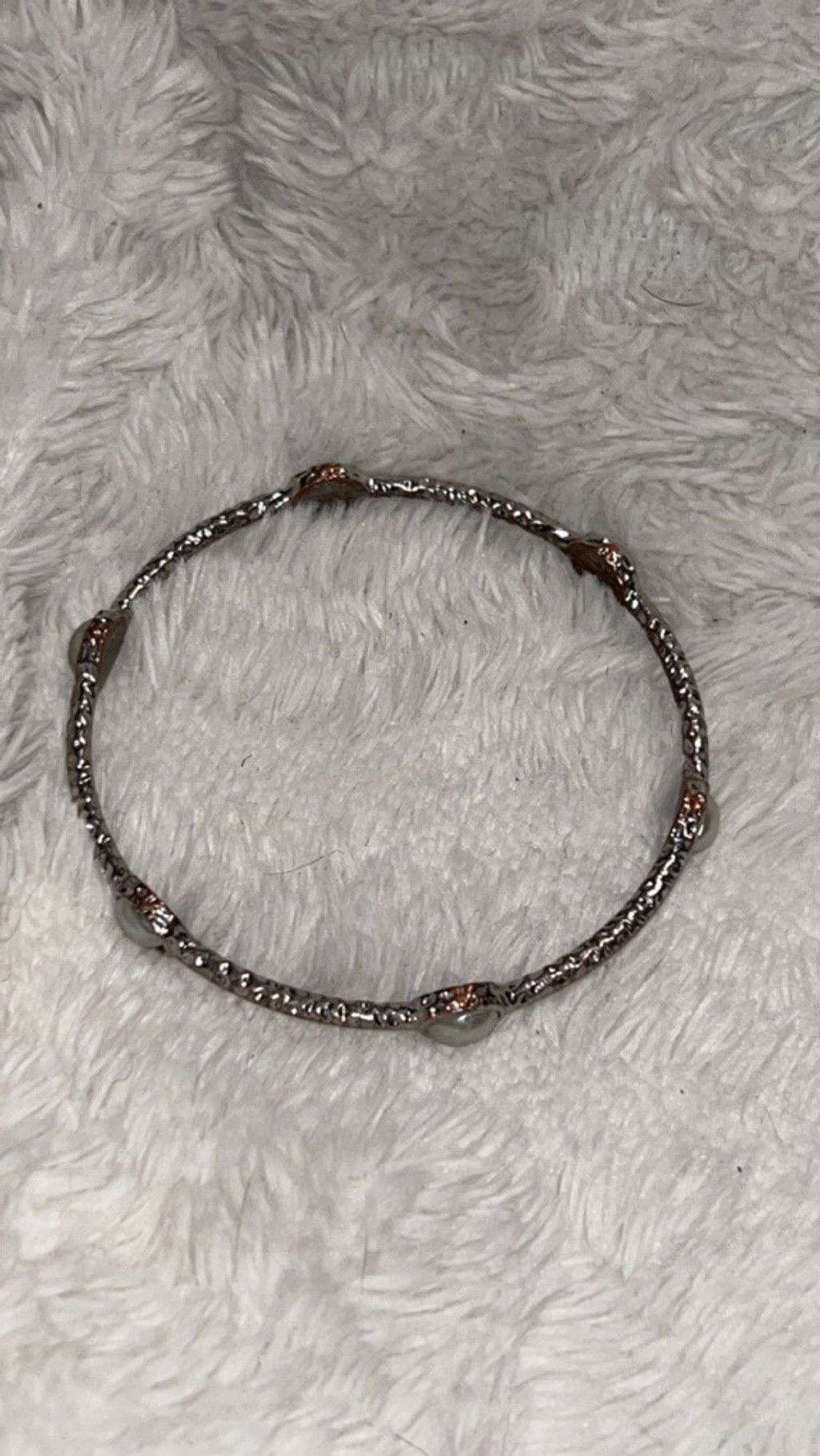 The Unbranded Brand Women's Unbranded Silver Tone Pearl Bracelet One Size Size ONE SIZE - 1 Thumbnail