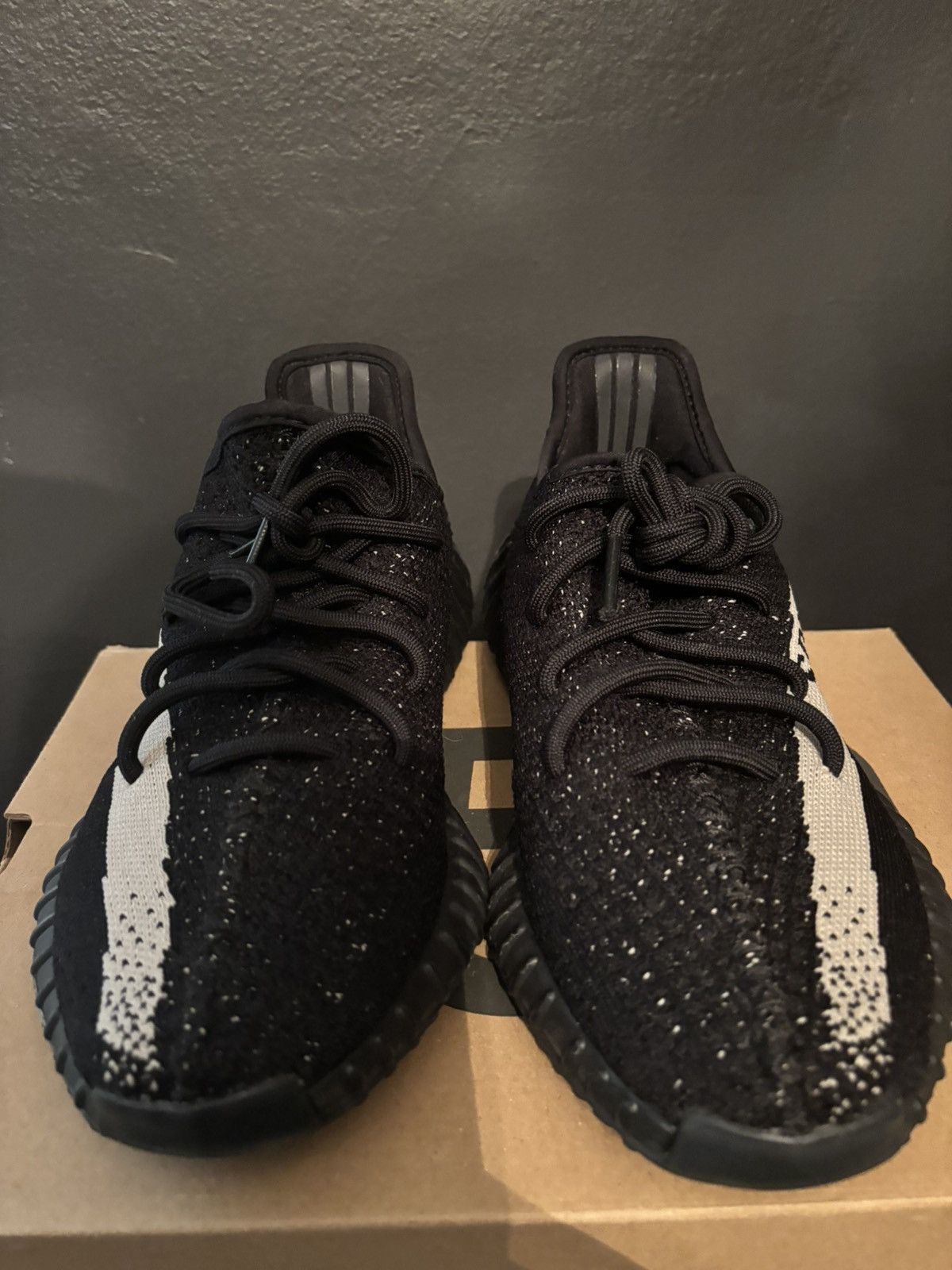 Yeezy Yeezy Boost 350 V2 'Oreo' Size US 7.5 / EU 40-41 - 2 Thumbnail