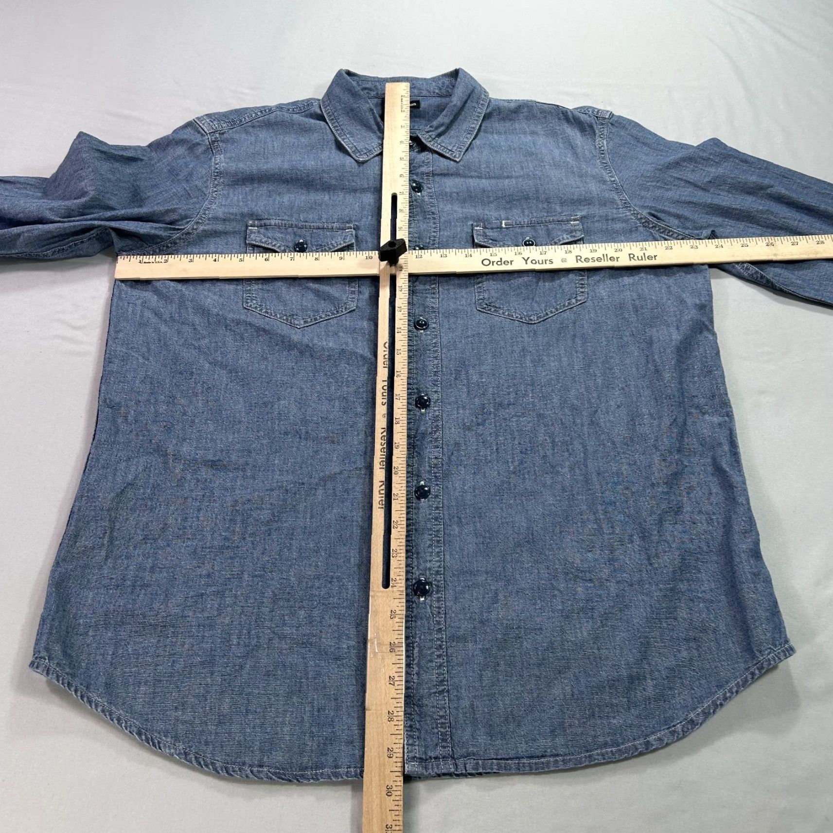 Denime NWOT J. Peterman Shirt Mens L Blue Denim Button-Up Lightweight Casual Preppy Cotton Shirt Men’s Large Blue Denim Button-Up Regular Fit Size US L / EU 52-54 / 3 - 4 Thumbnail