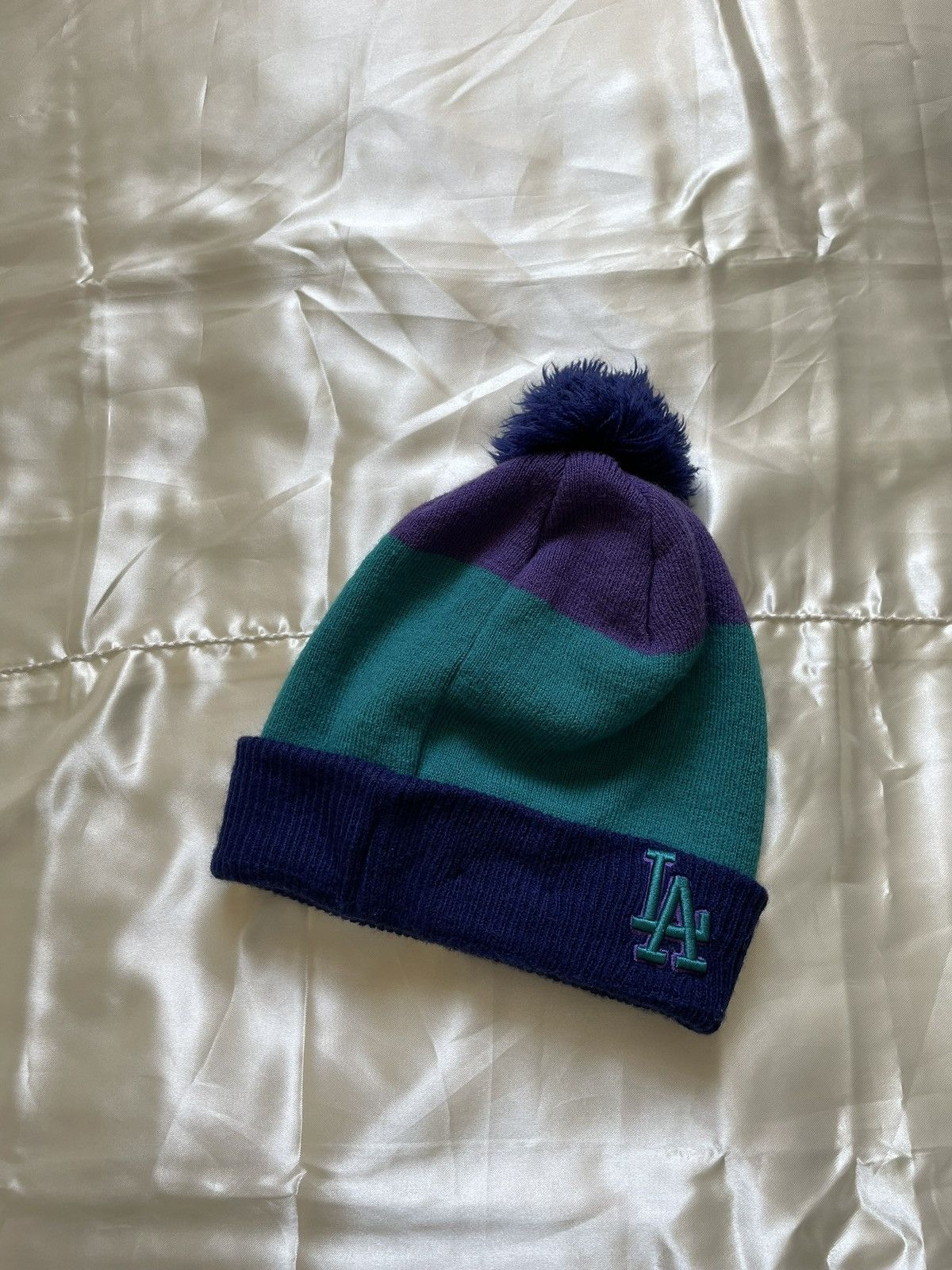 MLB × New Era New Era Adults Los Angeles Dodgers winter Knitted Bobble Hat Size ONE SIZE - 3 Thumbnail