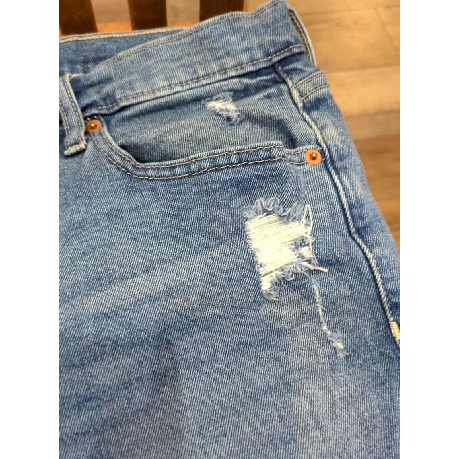 Gap Gap Women Bermuda Short 14 Denim Distressed Blue 5” Casual Shorts Pockets Cotton Size 36" / US 14 / IT 50 - 3 Thumbnail