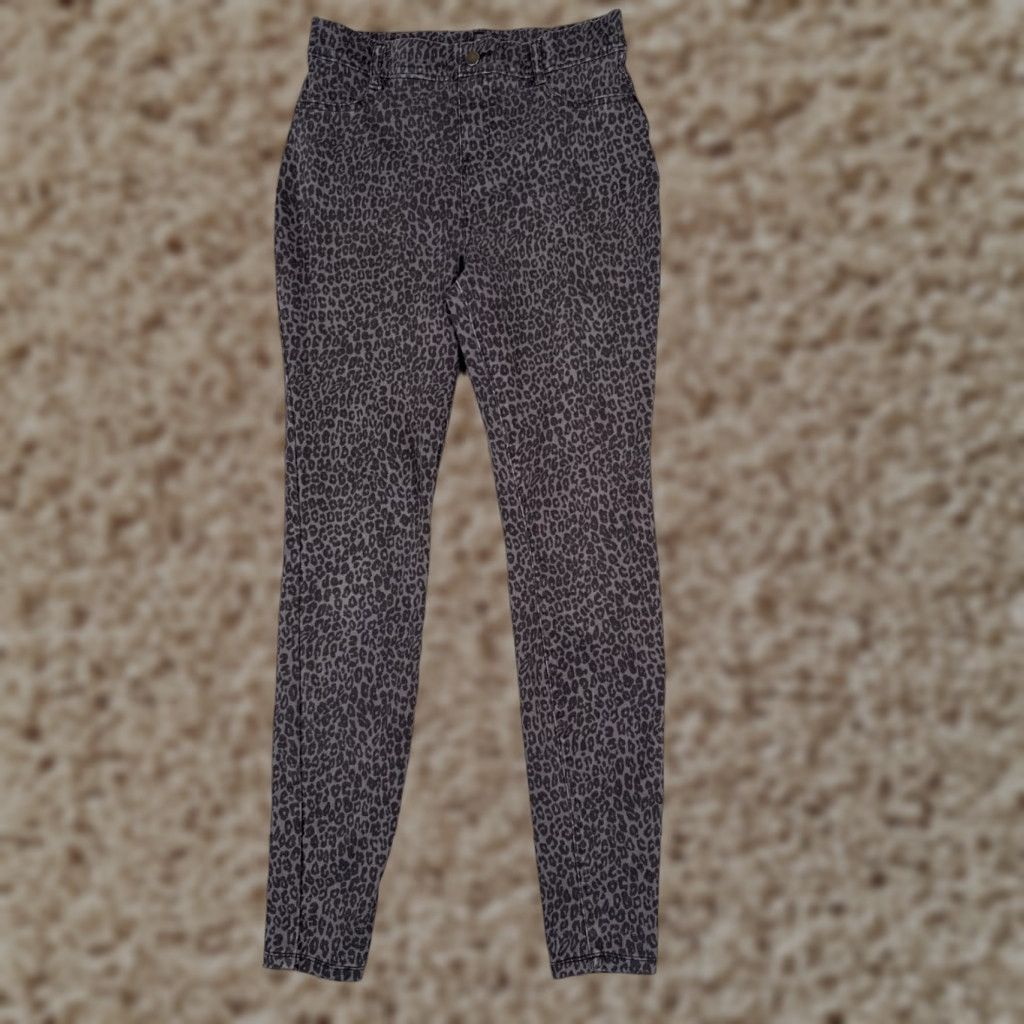 Vintage Time And Tru Jeans Women Small Gray Leopard Print Pull-On Tapered Skinny Size 28" / US 6 / IT 42 - 1 Thumbnail