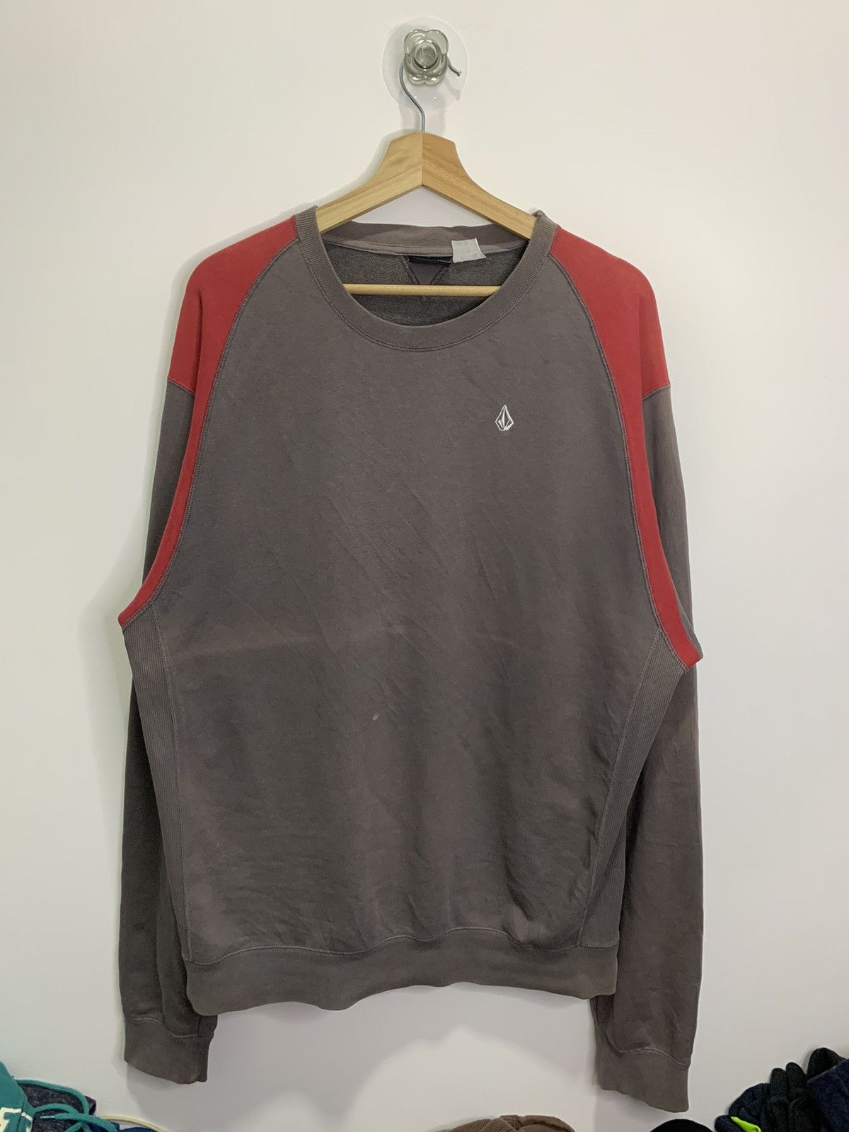 Vintage × Volcom Vintage Volcom Sunfaded Distress Sweatshirt Size US XL / EU 56 / 4 - 1 Thumbnail