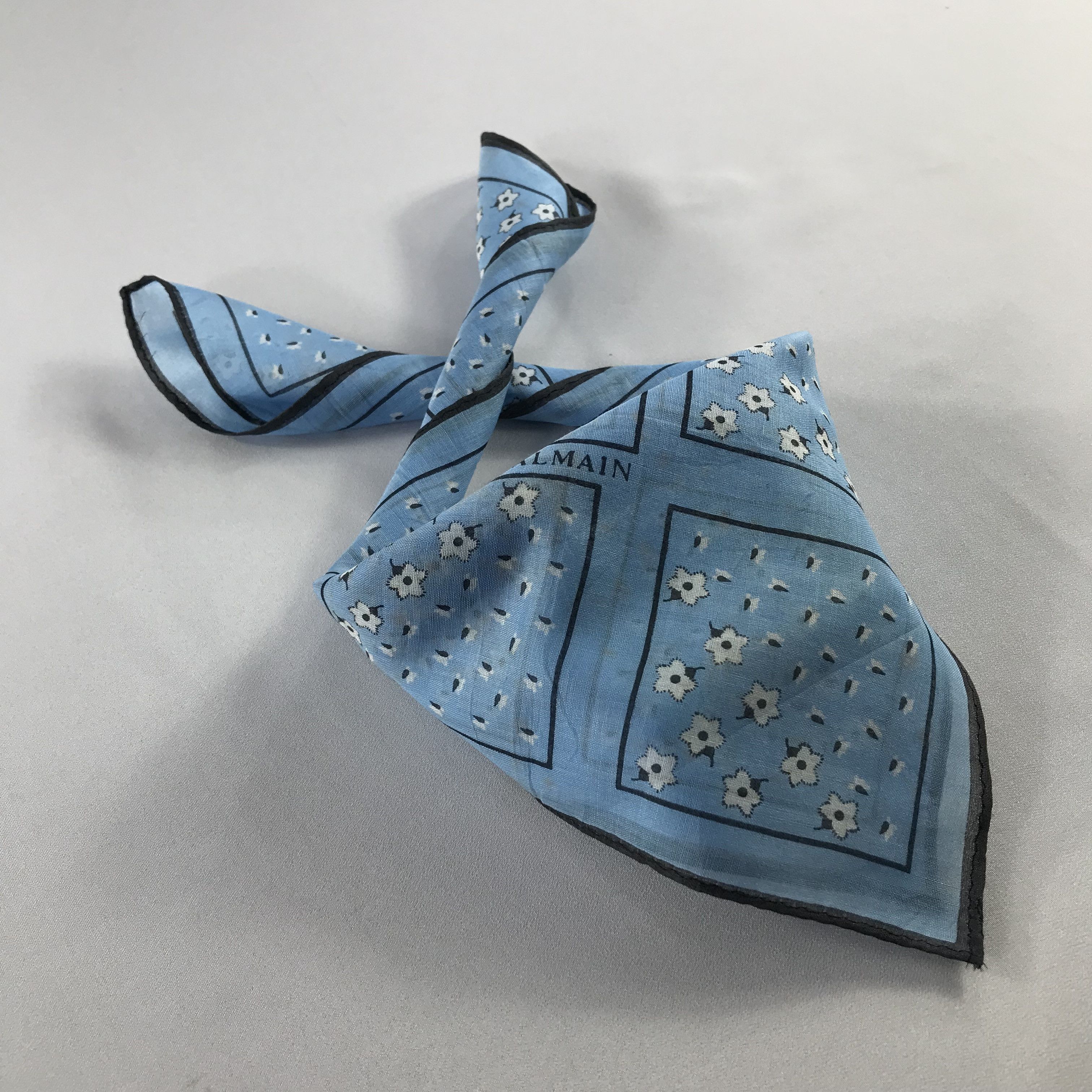 Pierre Balmain Pierre Balmain Handkerchief / Bandana / Neckerchief C755 Size ONE SIZE - 1 Thumbnail