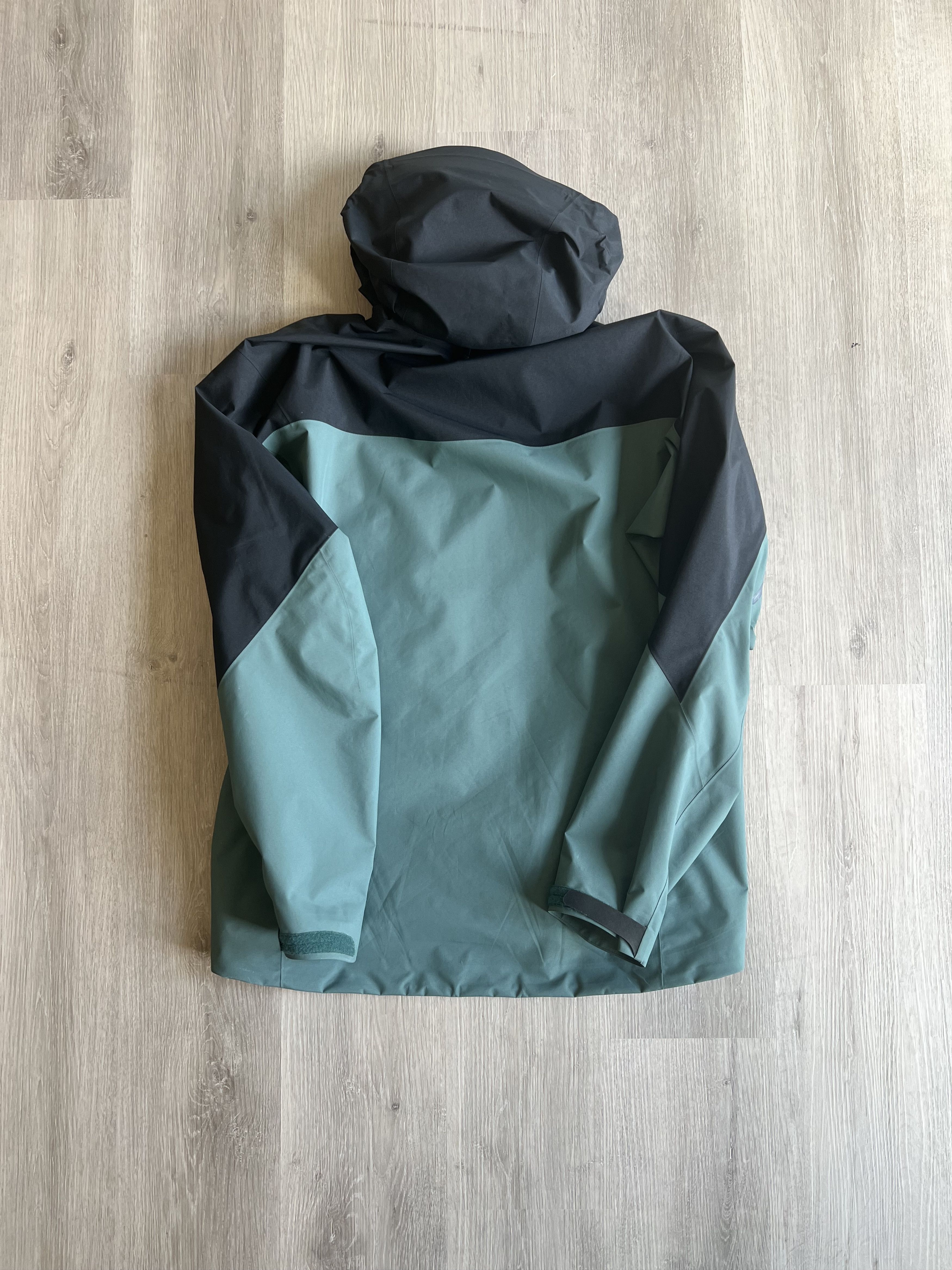 Arc'teryx Fall 23’ Alpha SV 24K Gold Dark Magic / Gorpcore / Gore-Tex Size US L / EU 52-54 / 3 - 14 Thumbnail