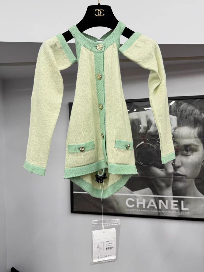 Chanel Chanel 23 Spring and Summer Green Neck Knitwear Size XS / US 0-2 / IT 36-38 - 1 Thumbnail