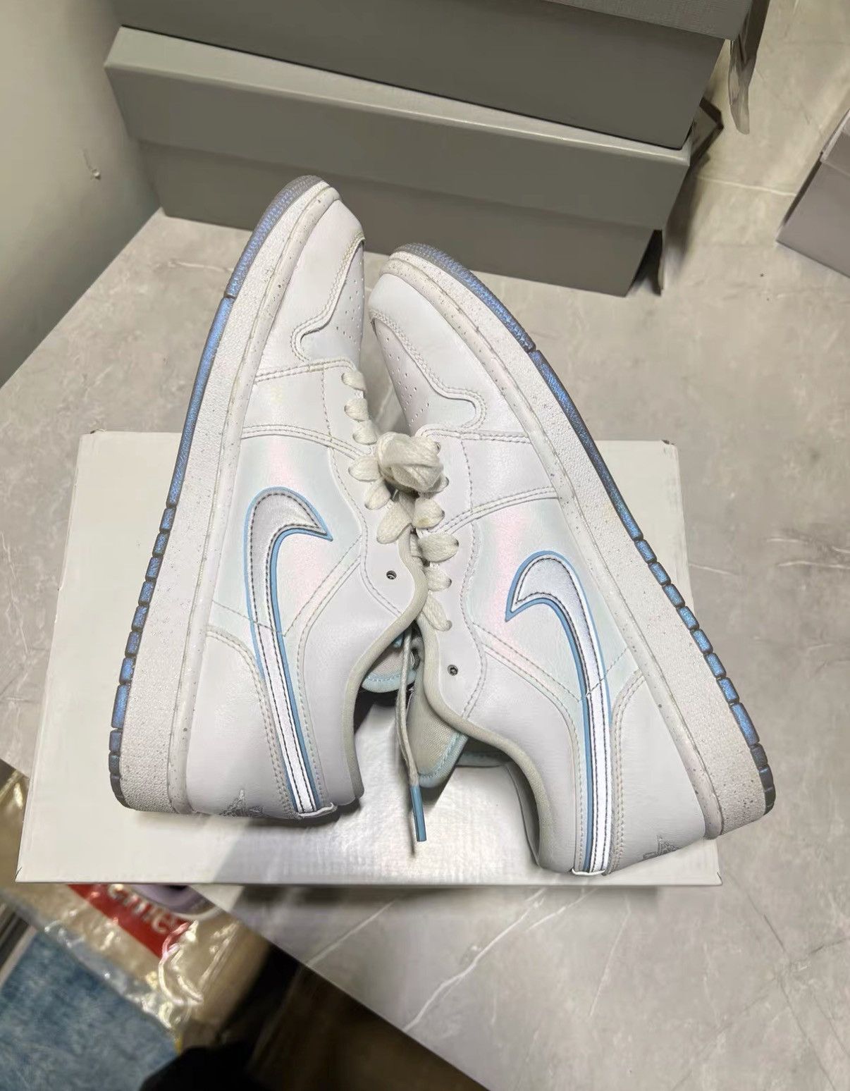 Jordan Brand Air Jordan 1 Silver White with Reflective Swoosh J42 Size US 9.5 / IT 39.5 - 2 Thumbnail