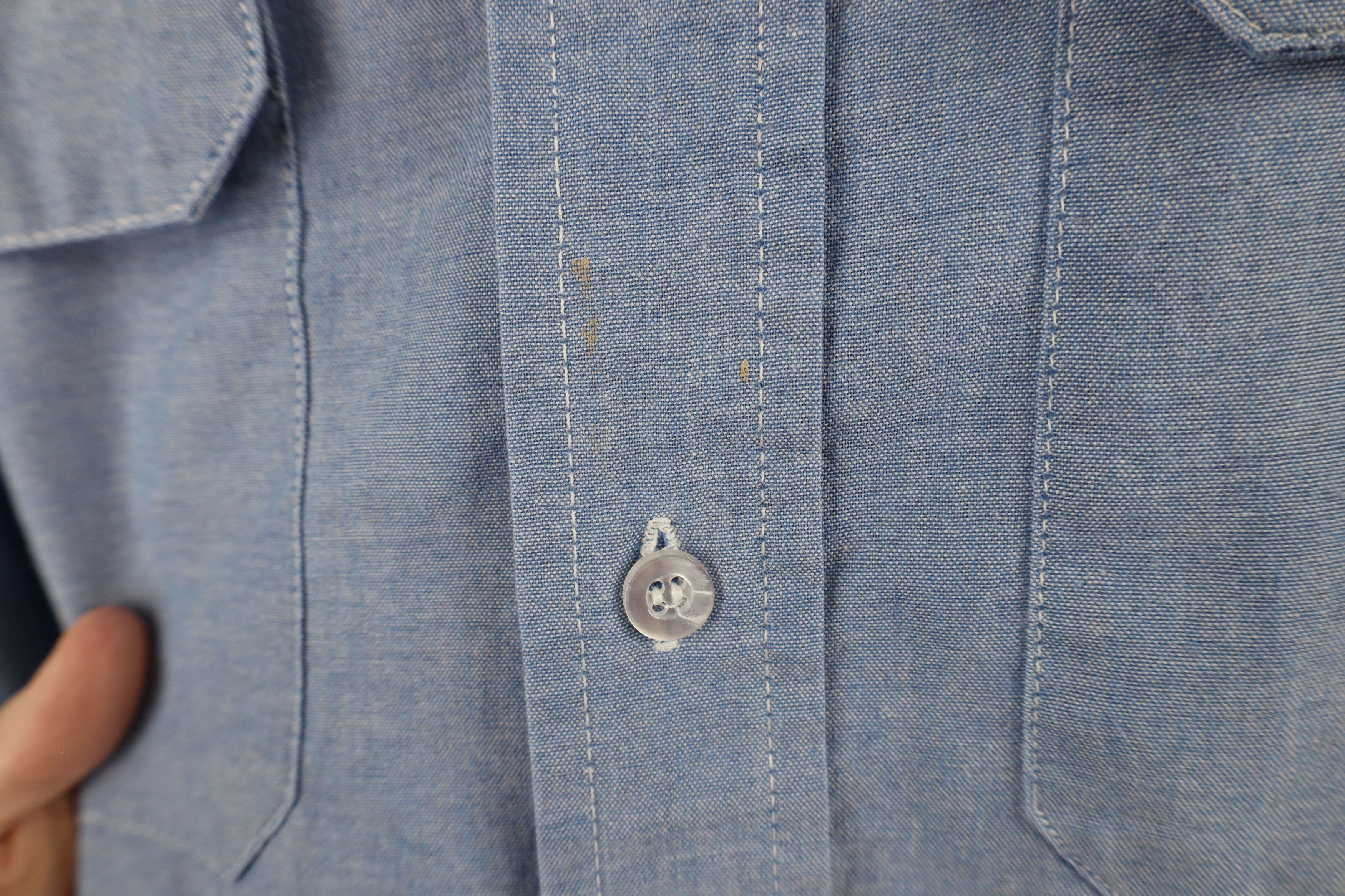 Vintage Vintage 90s Streetwear Chambray Work Button Shirt Blue Size US L / EU 52-54 / 3 - 5 Thumbnail