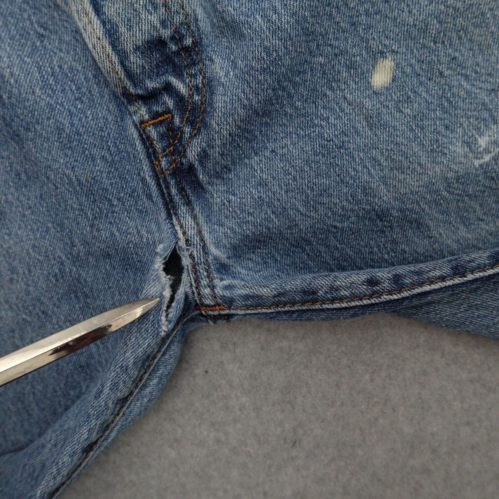 Levi's Levi's 501 Jeans Mens 31 (31X30) Distressed Button Fly Regular Fit Blue Jeans Mens Size US 31 - 6 Thumbnail