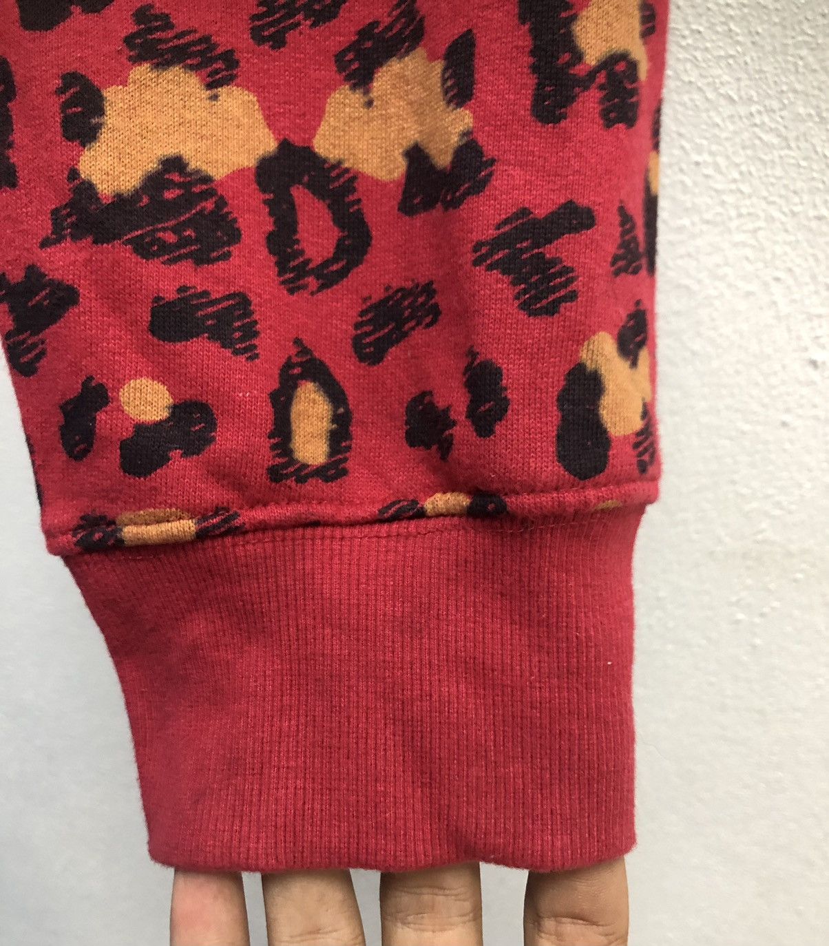 Vintage × WeSC Vintage WESC Leopard Crew Men's Ragian Crew Neck Sweatshirt Size US XXL / EU 58 / 5 - 5 Thumbnail