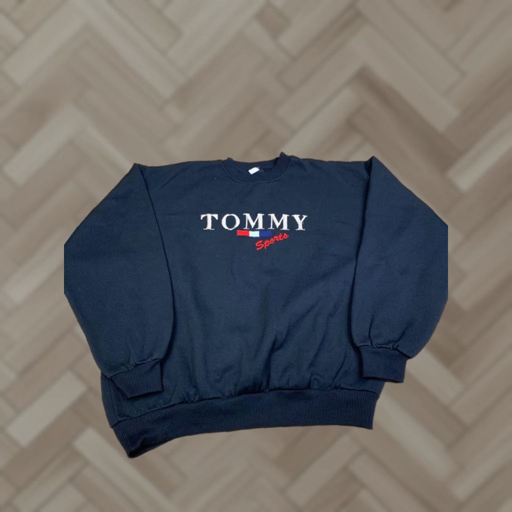 Tommy Hilfiger VINTAGE Tommy Hilfiger Sweatshirt Mens L Black Embroidered USA 90s Sports Pullover Size US L / EU 52-54 / 3 - 1 Thumbnail