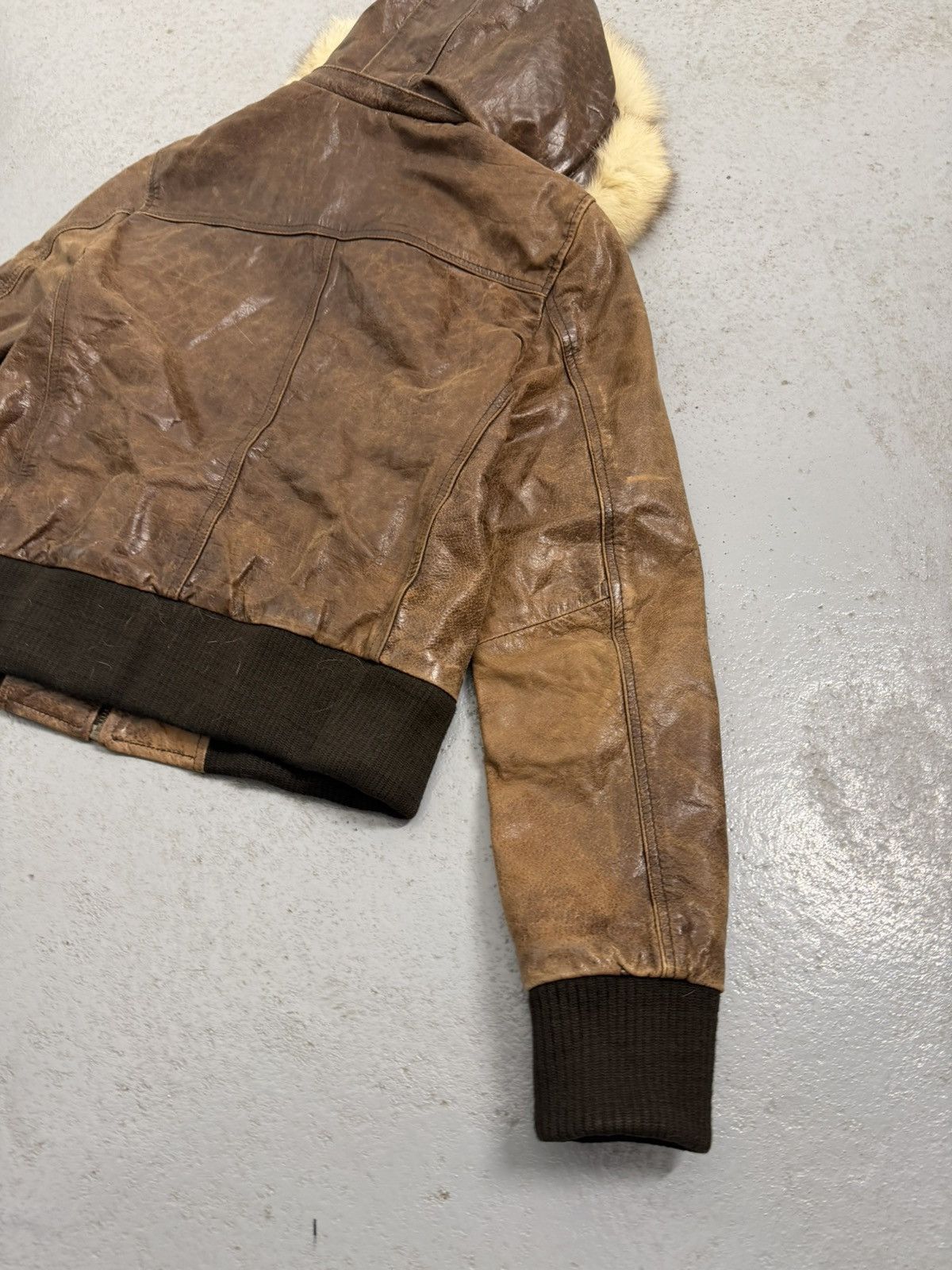 Leather Vintage Leather Fitted Fur Hooded Leather Jacket Size L / US 10 / IT 46 - 18 Thumbnail
