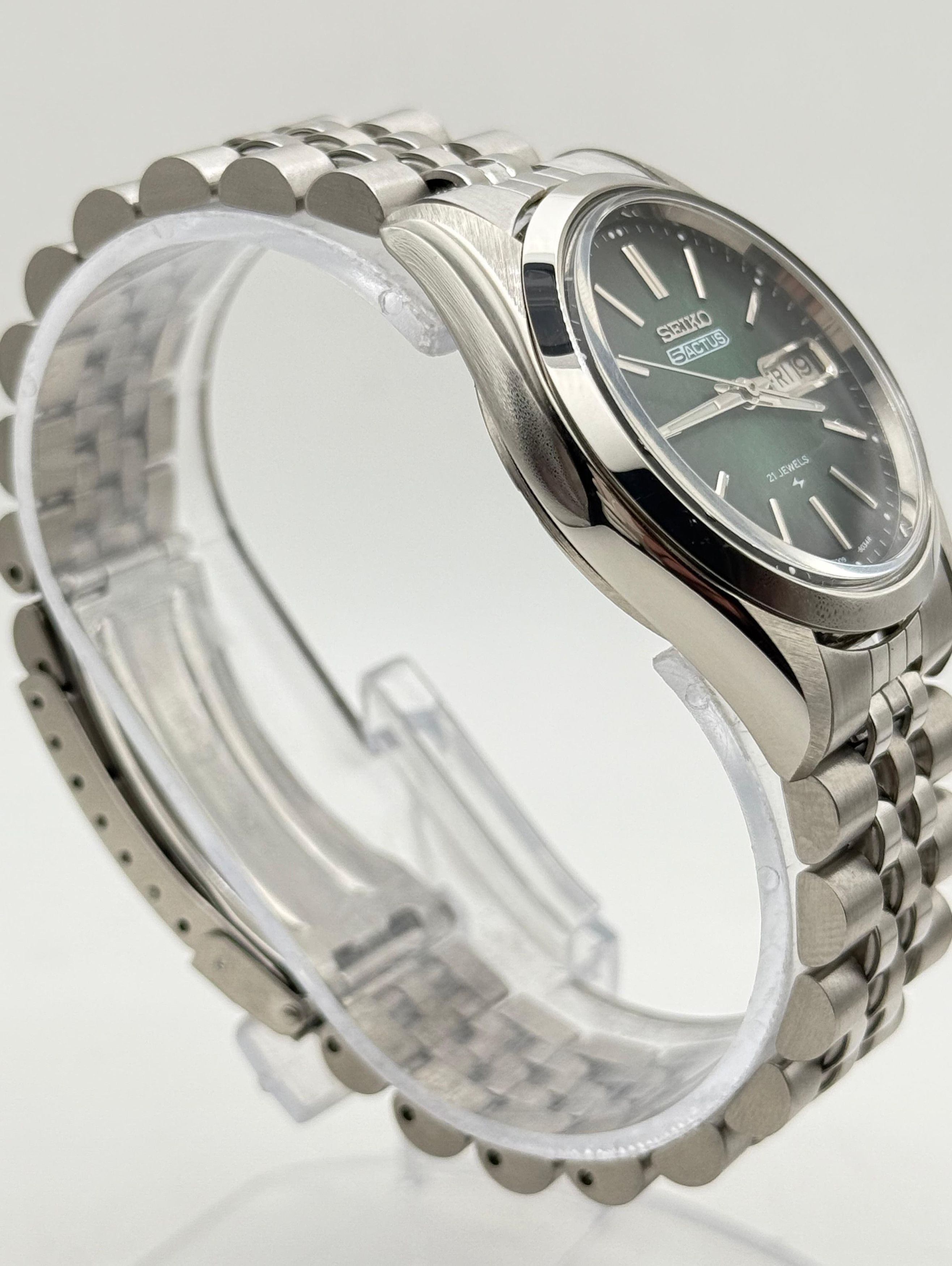 Japanese Brand Classic Men's Wrist Watch Size 36 - 5 Thumbnail