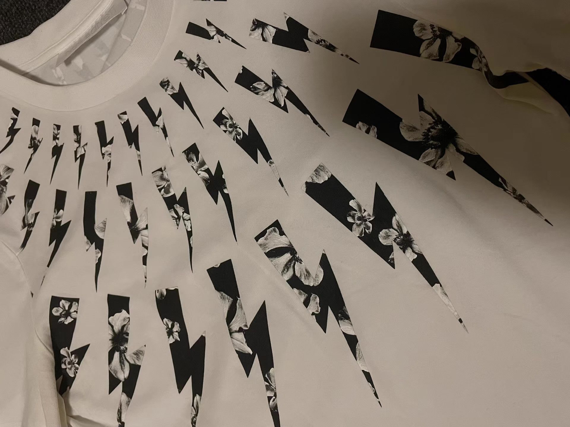 Neil Barrett Neil Barrett White Lightning Floral Short Sleeve T-shirt Size US XS / EU 42 / 0 - 2 Thumbnail