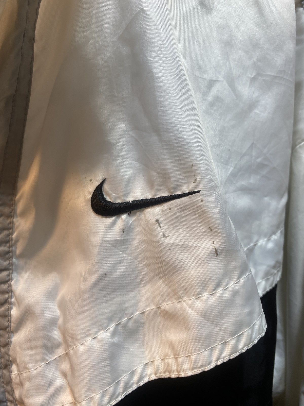 Nike Vintage Nike Swoosh Windbreaker Jacket Size US L / EU 52-54 / 3 - 10 Thumbnail