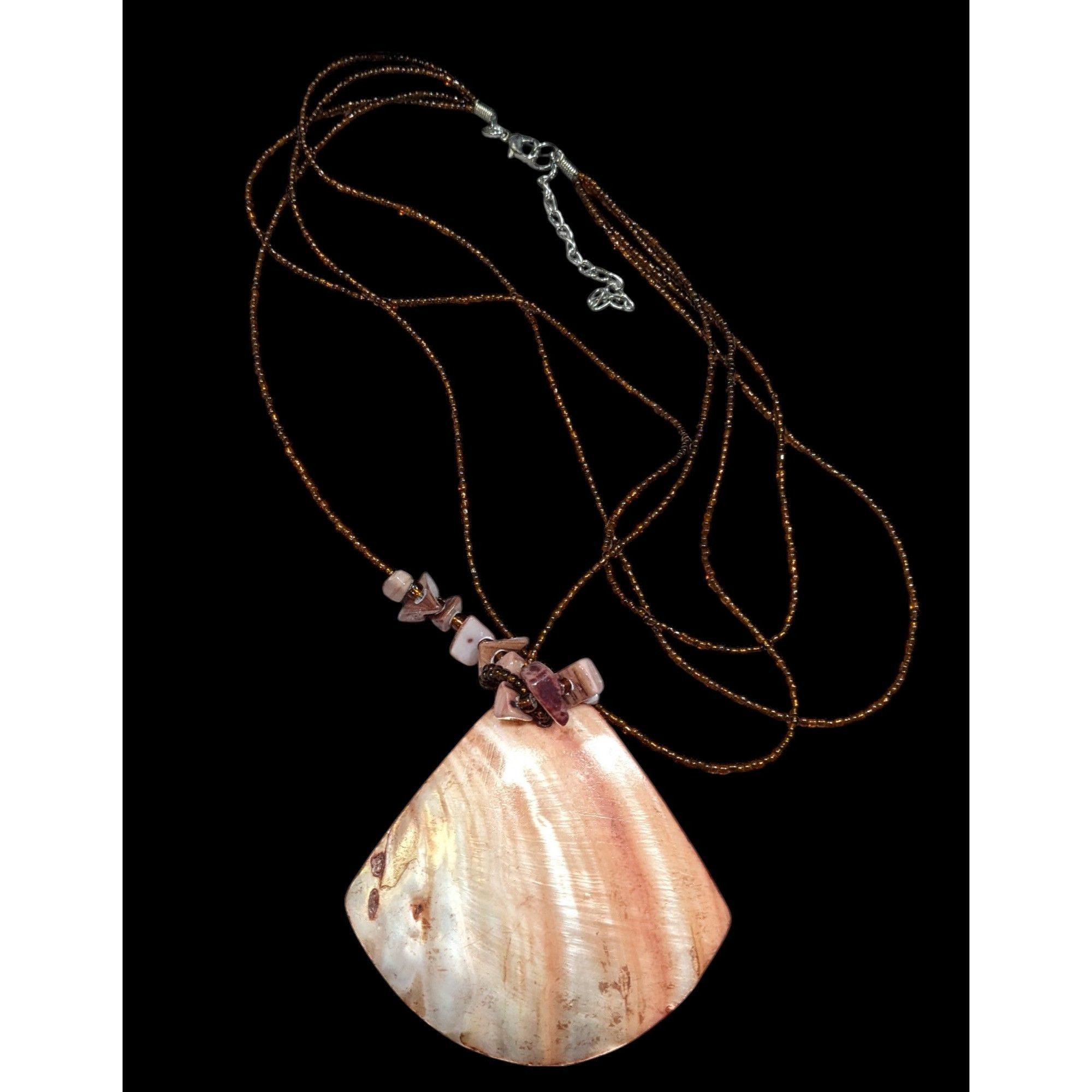 Other Vintage Mermaidcore Brown Shell And Glass Beaded Pendant Nec Size ONE SIZE - 1 Thumbnail