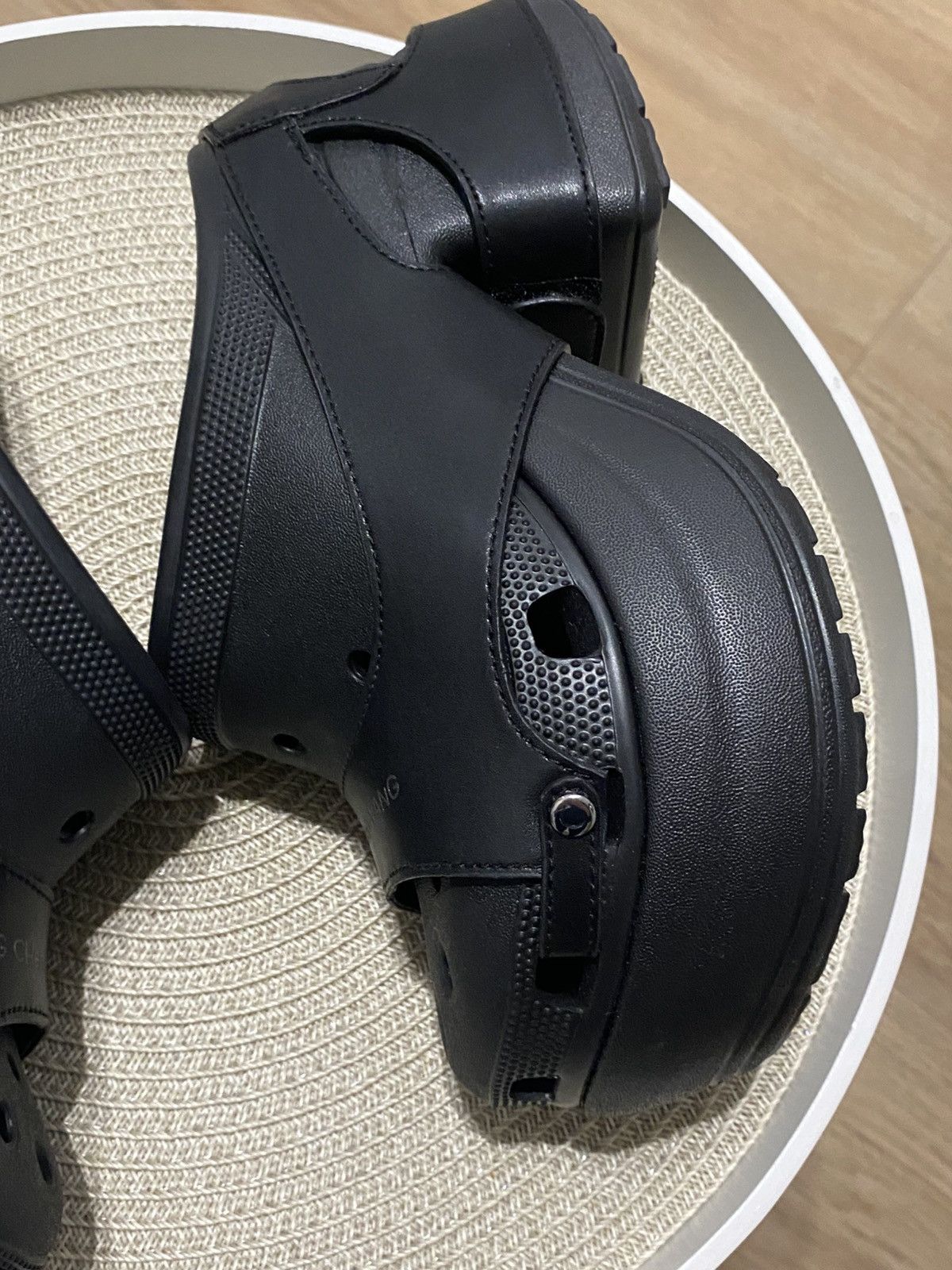Crocs Crocs x Feng Chen Wang Black Siren Clogs M5 W7 Authentic Size US 7 / IT 37 - 9 Thumbnail