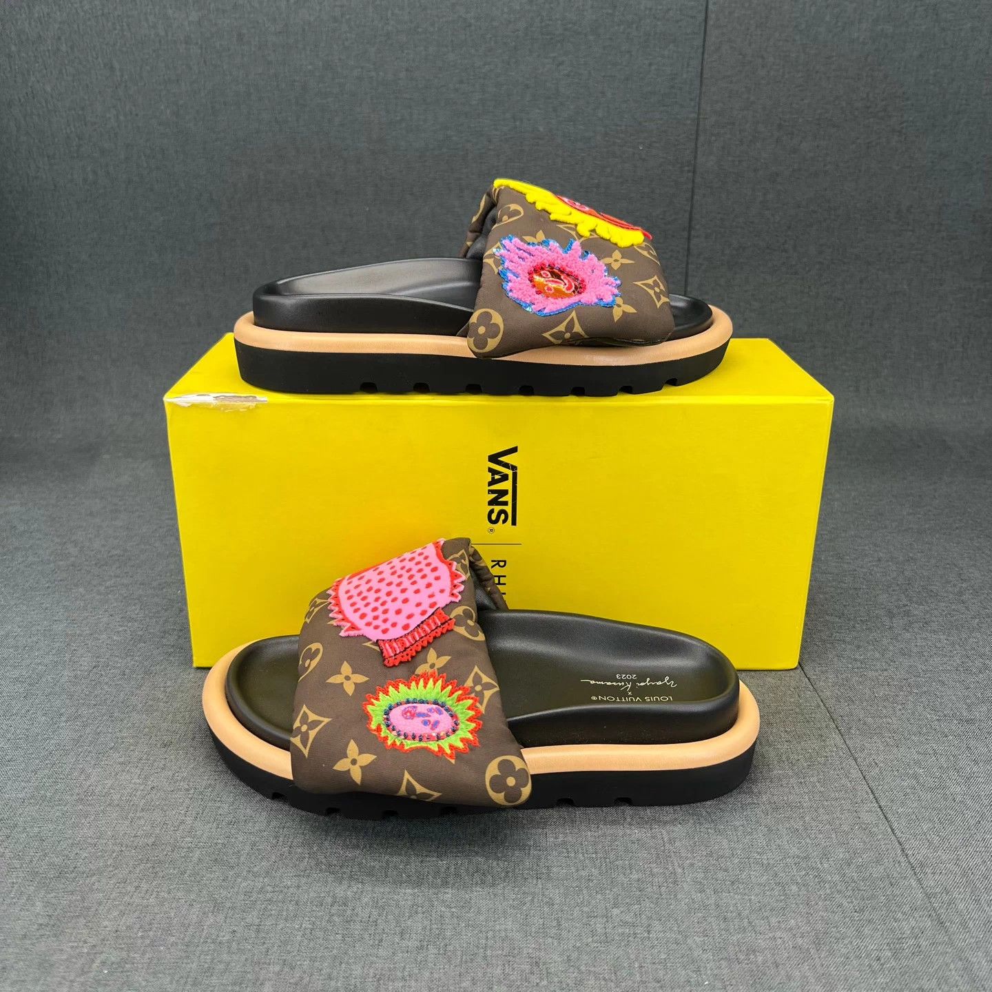 Louis Vuitton LV Monogram Yayoi Kusama Brown Slippers 36 Mint 2w Size US 5 / IT 35 - 2 Thumbnail